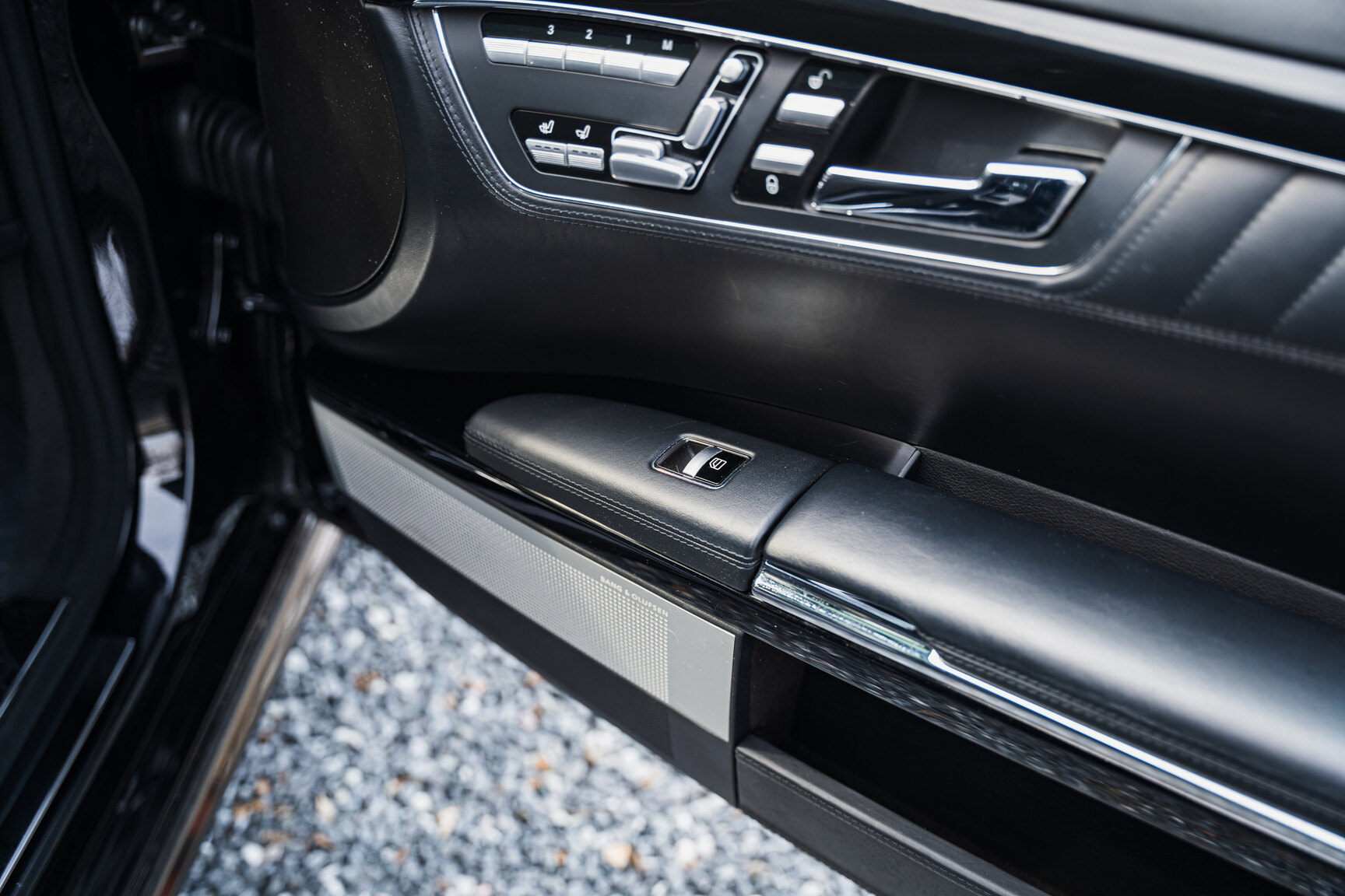 Innenraumfoto von 2011 Mercedes-Benz S600 (56)