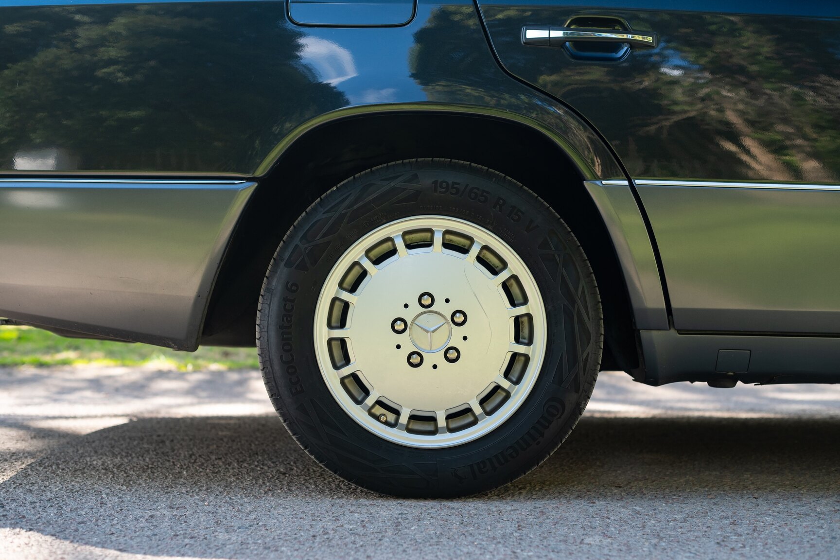 Exterior image of 1993 Mercedes-Benz 400 E