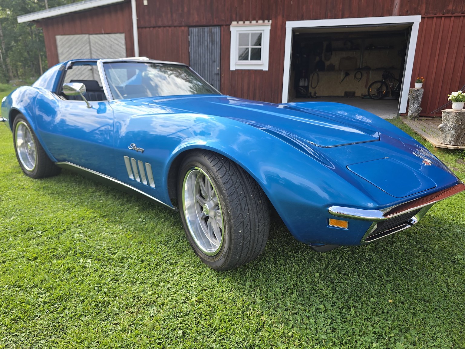 Exterior image of 1969 Chevrolet Corvette Stingray 6.0 V8