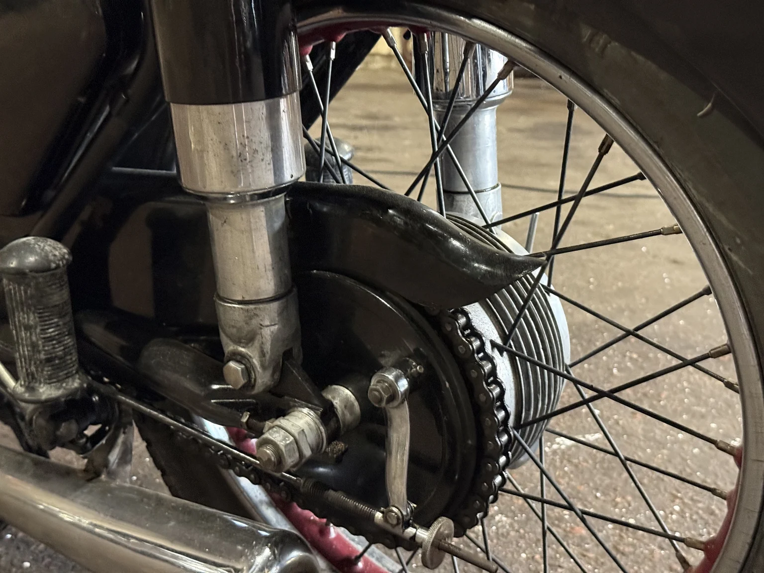 Exteriörbild på 1955 Matchless G 9 (39)