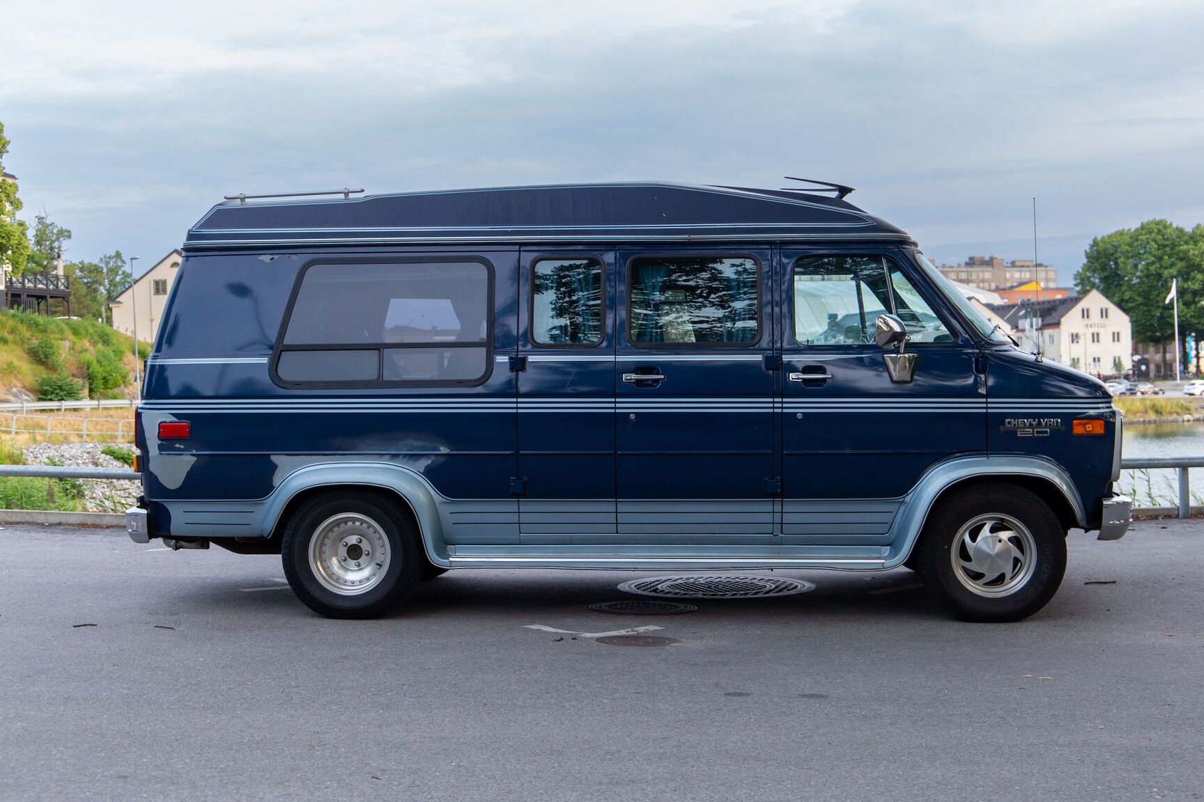 Exterior image of 1989 Chevrolet G20 Conversion Van