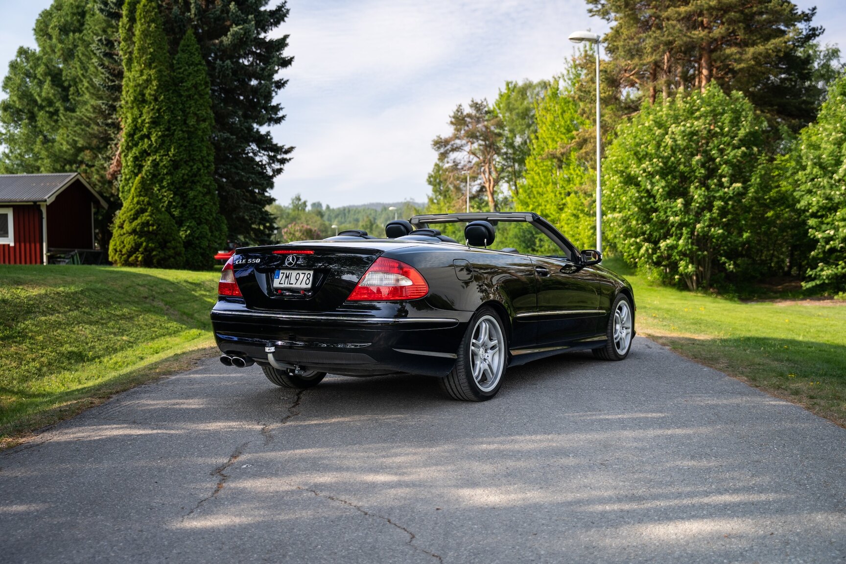 Exterior image of 2009 Mercedes-Benz CLK 550