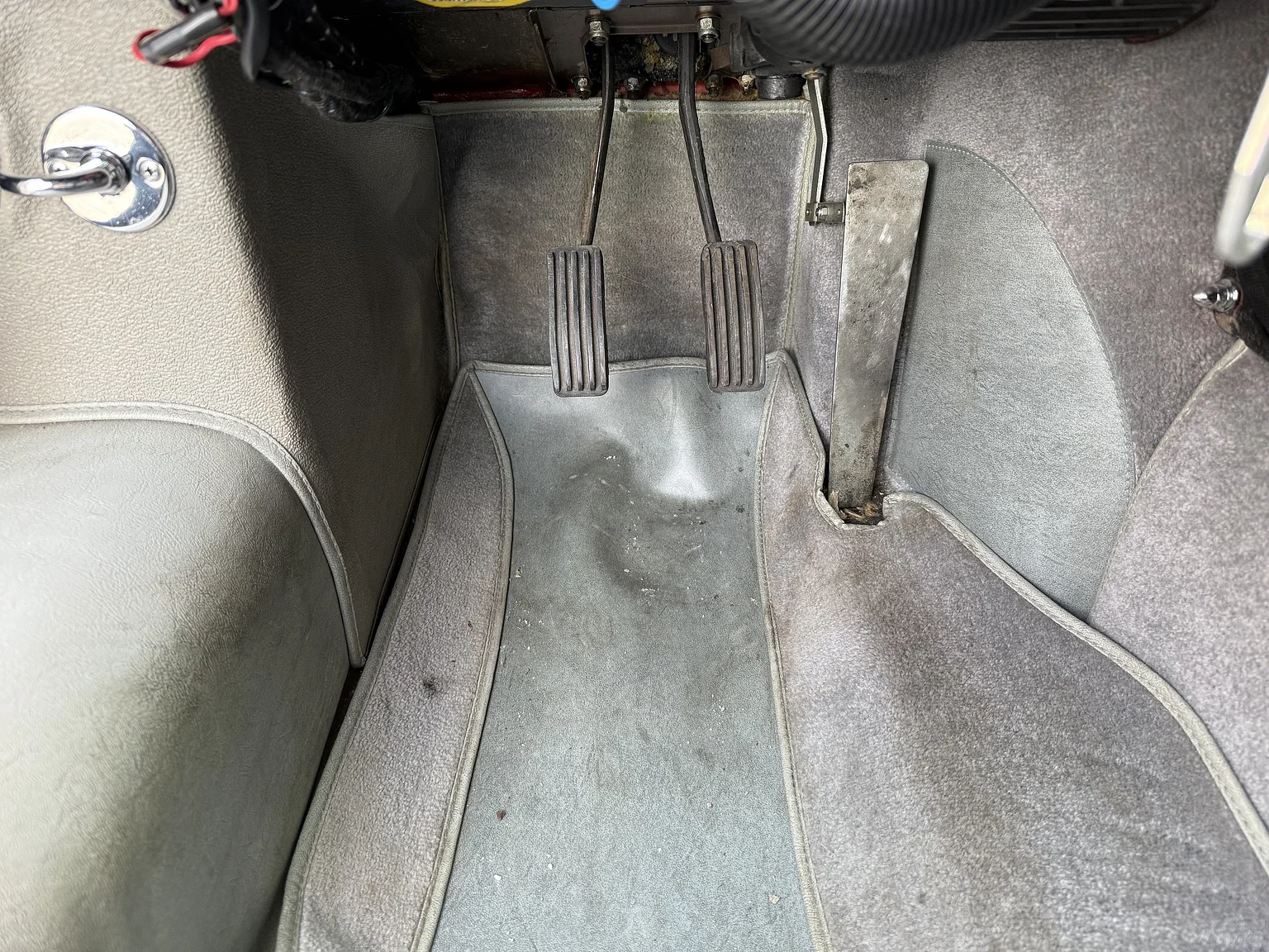 Interior image of 1969 Jaguar E-Type 4.2 Coupe (21)