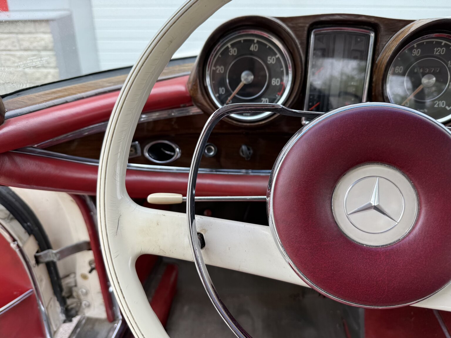 Interiörbild 1963 Mercedes-Benz 220 SE