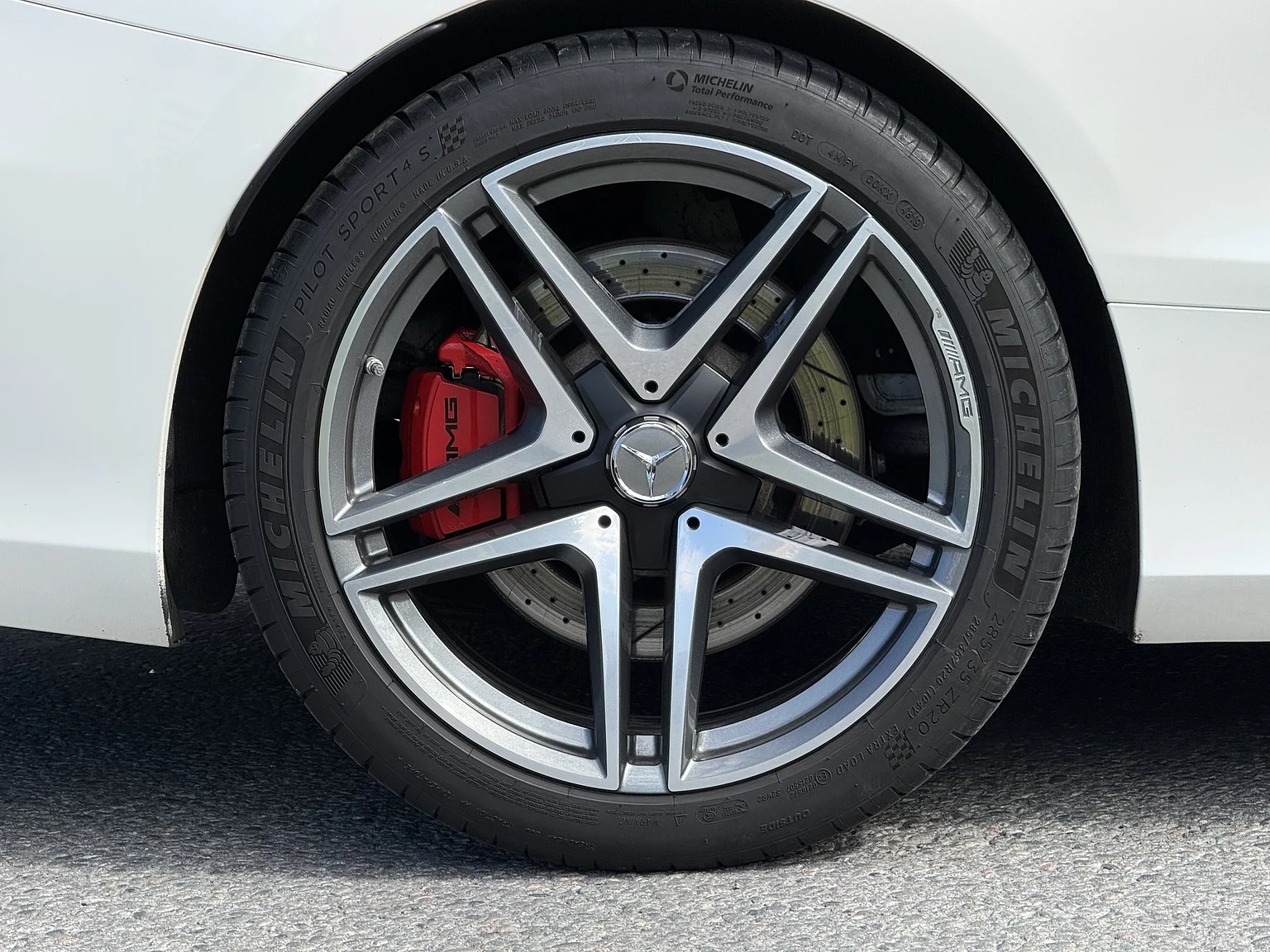 Exterior image of 2016 Mercedes-Benz S 63 AMG 4MATIC (14)