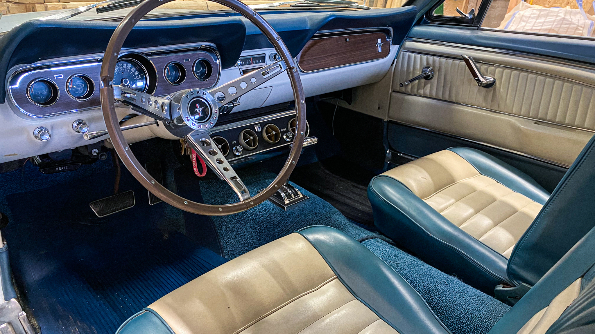 Interiörbild 1966 Ford Mustang 289 Hardtop (1)