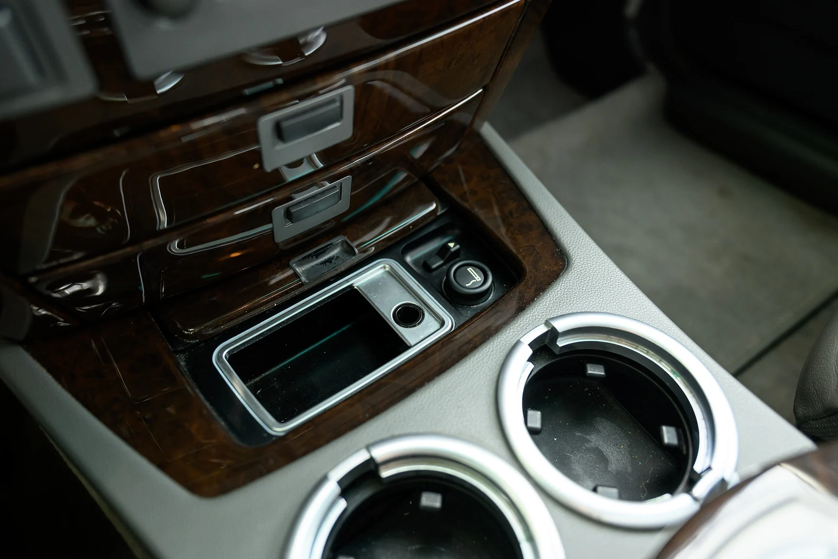 Innenraumfoto von 2001 BMW 745i (24)