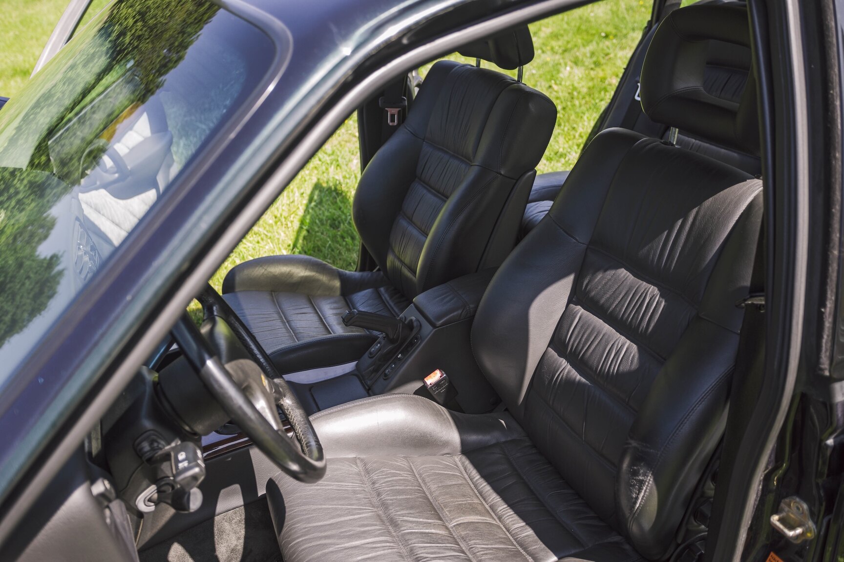 Interior image of 1991 Lotus Omega