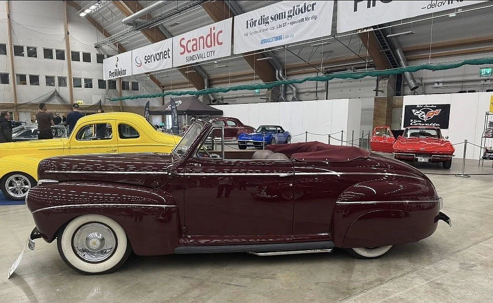 Exteriörbild på 1941 Ford Super De Luxe Cabriolet (11)