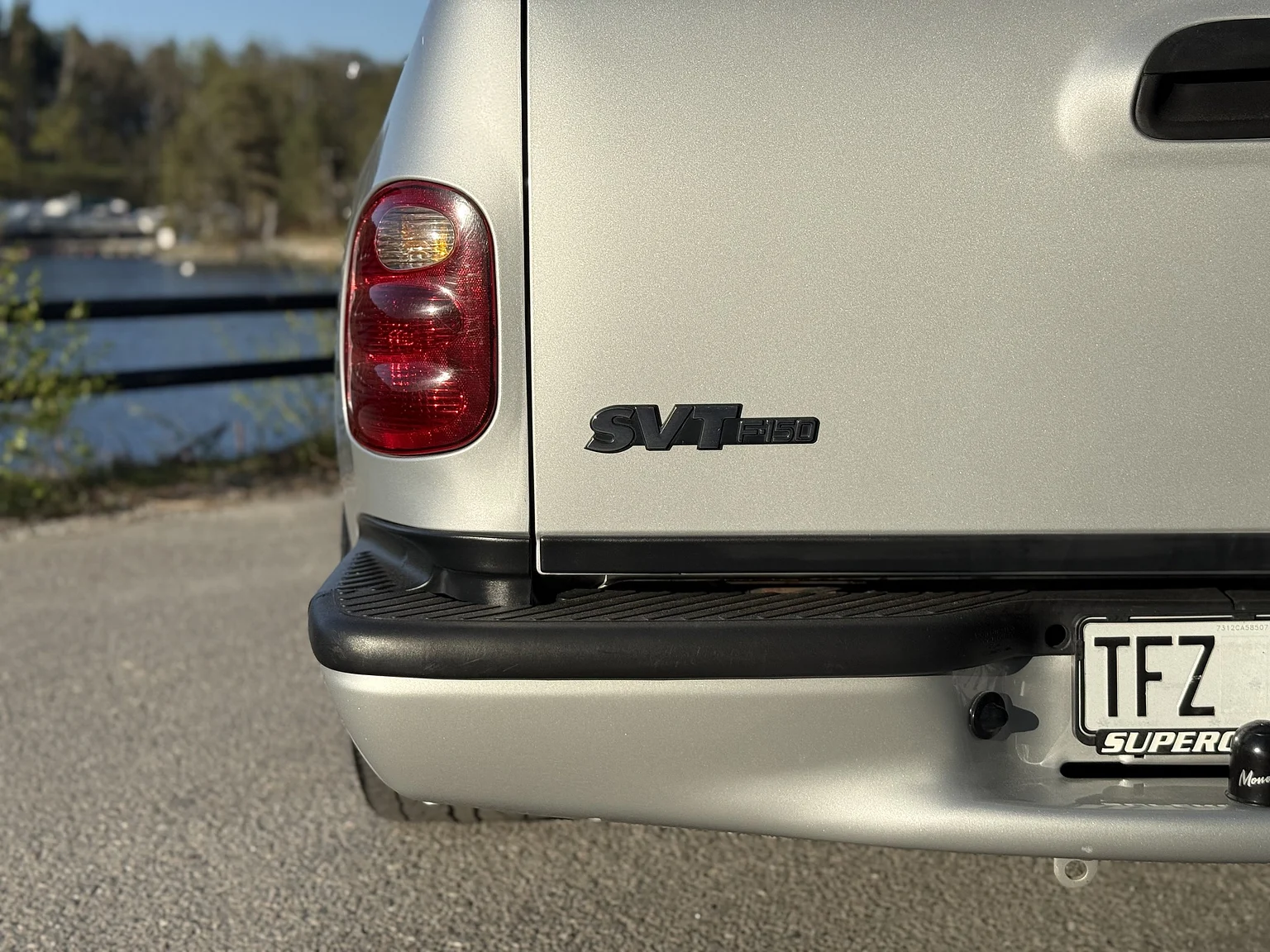 Exteriörbild på 2002 Ford F 150 Lightning / Kenne Bell (31)