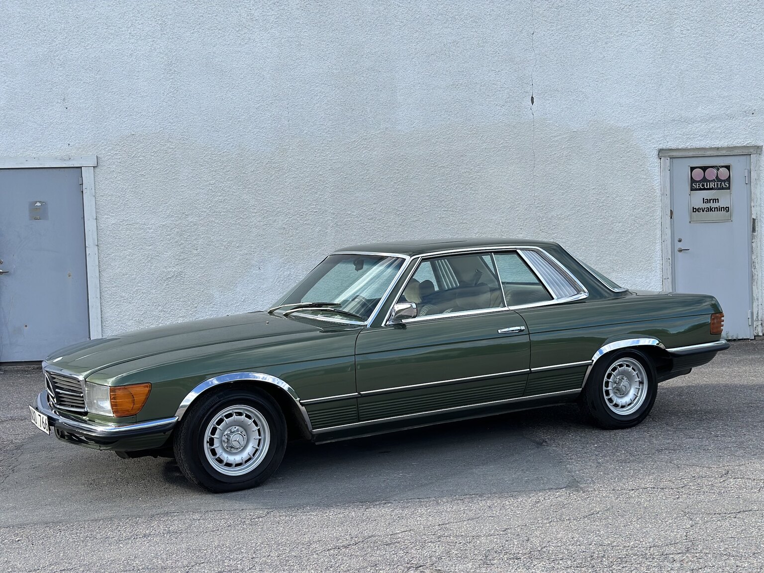 Exterior image of 1974 Mercedes Benz 450 SLC (2)