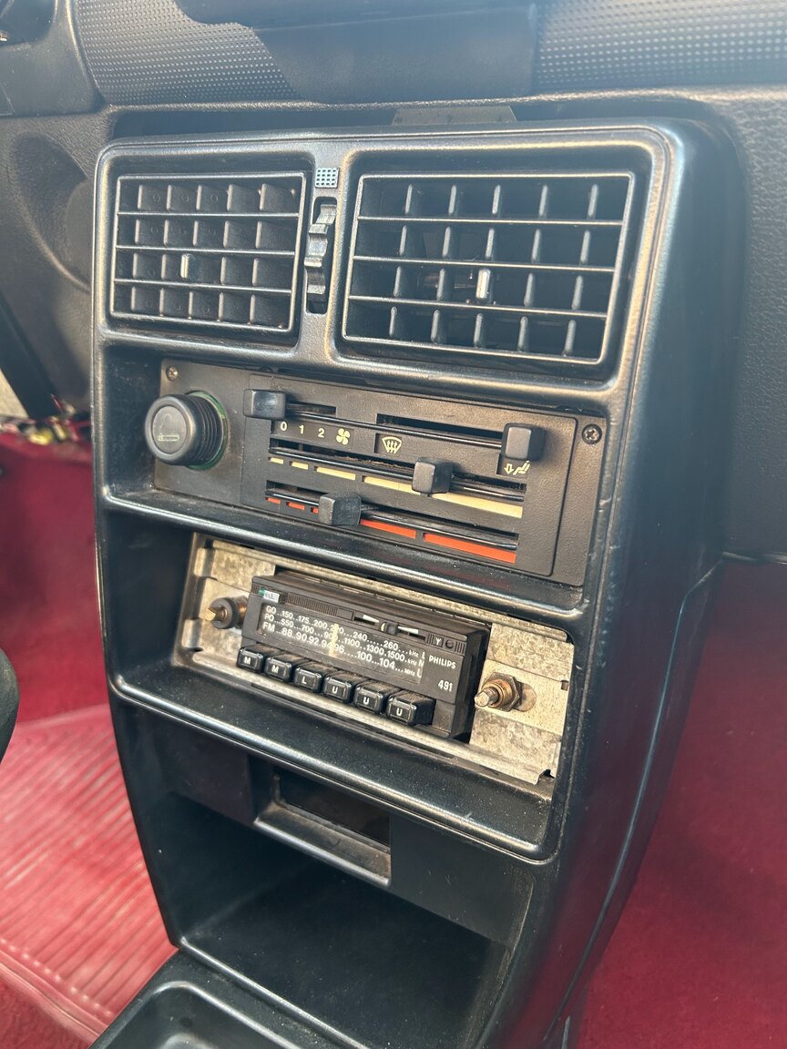 Innenraumfoto von 1987 Fiat UNO Turbo I.E (15)