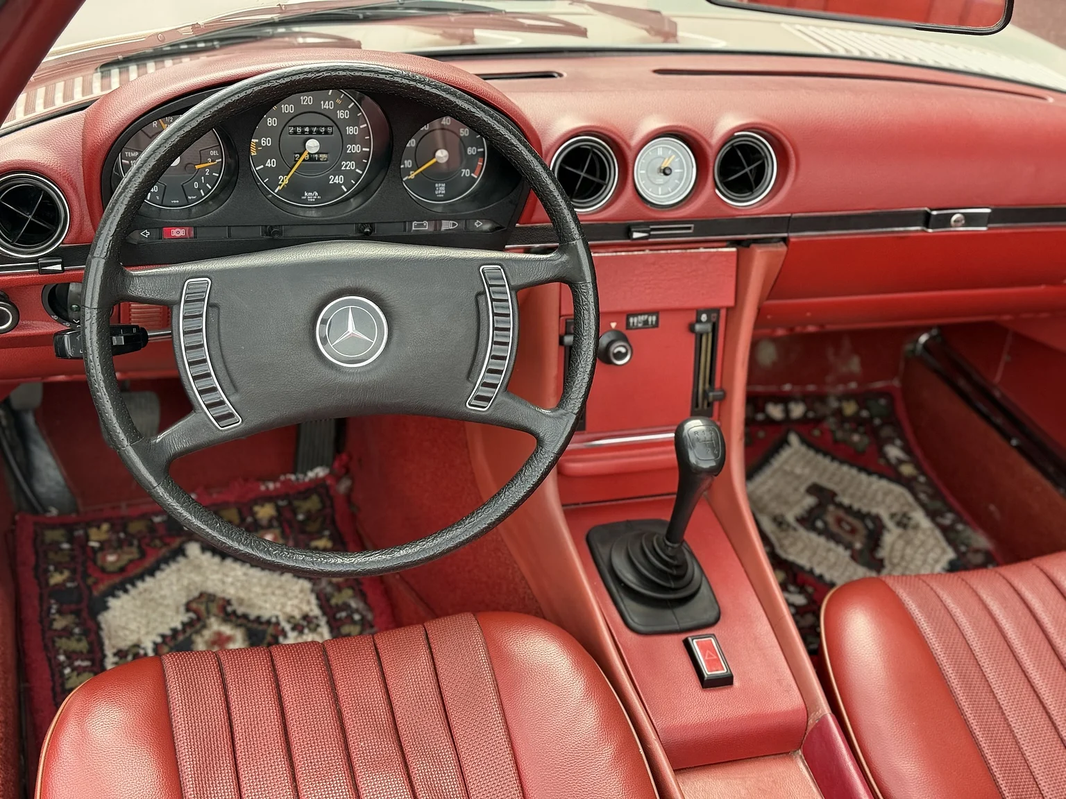 Innenraumfoto von 1973 Mercedes Benz 350 SL  (2)
