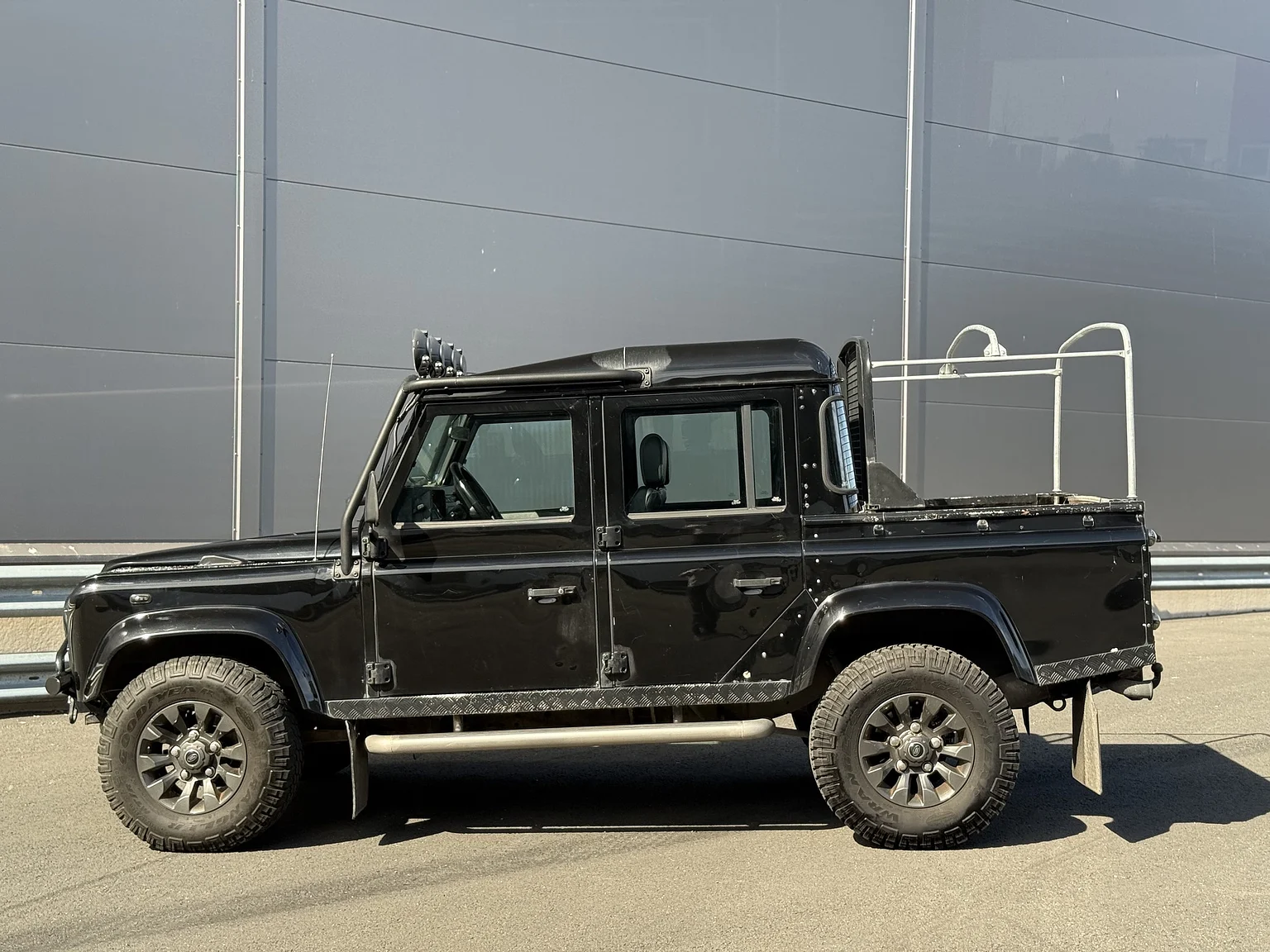 Aussenfoto 2000 Land Rover Defender 110 Tomb Raider (56)