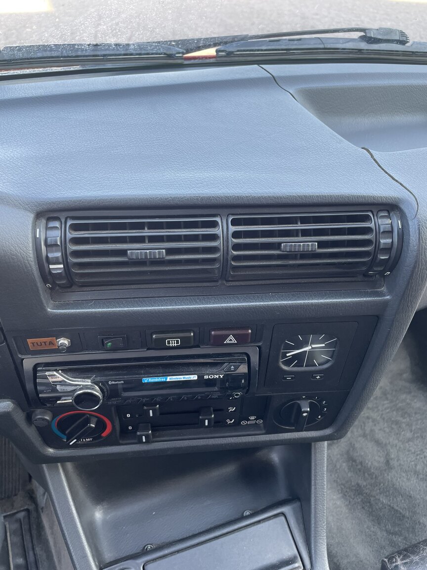 Innenraumfoto von 1987 BMW 320i