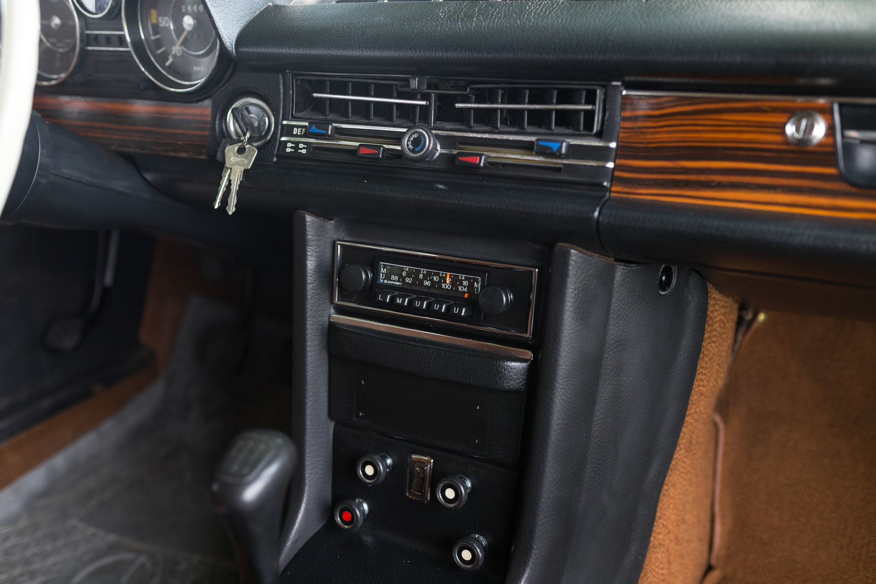 Innenraumfoto von 1971 Mercedes 250 C