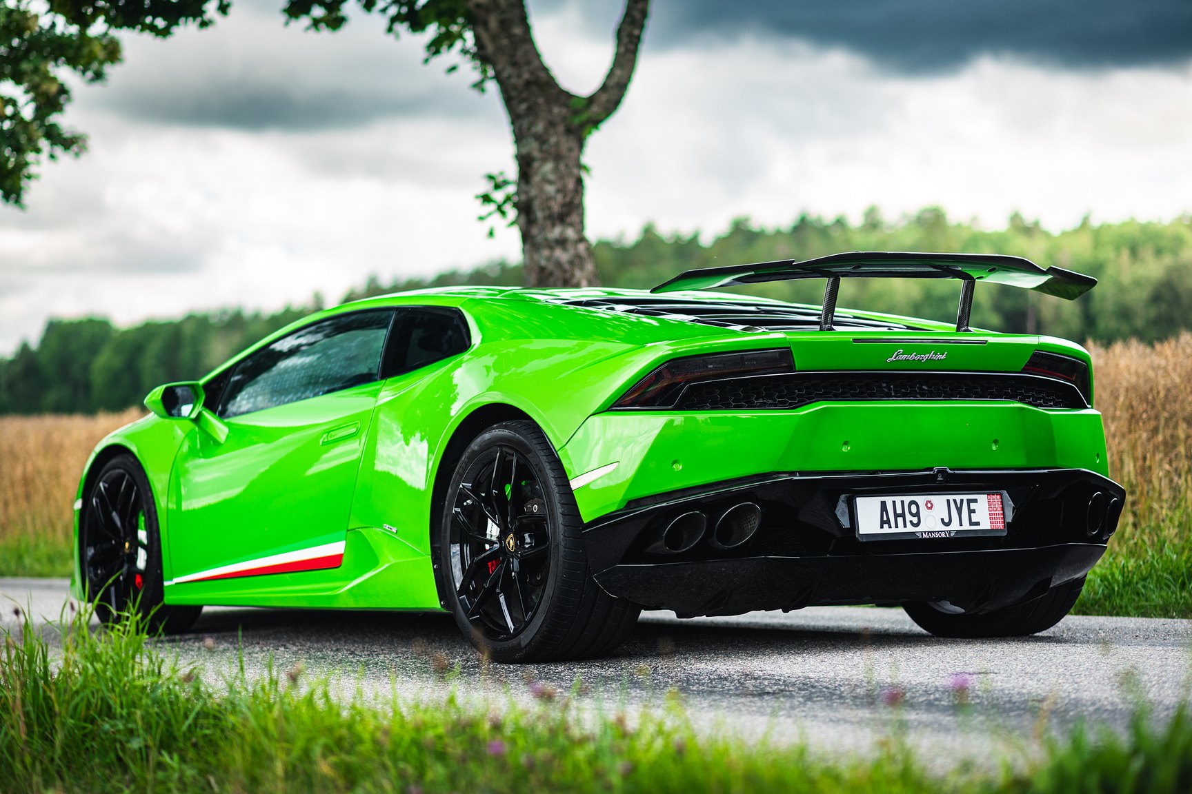 Exterior image of 2016 Lamborghini Huracan LP-610-4