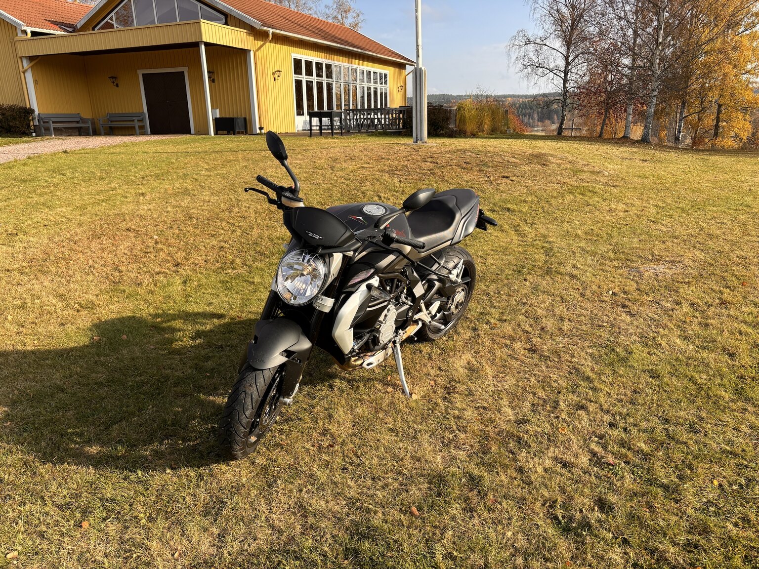 Exteriörbild på 2014 MV Agusta Brutale 675