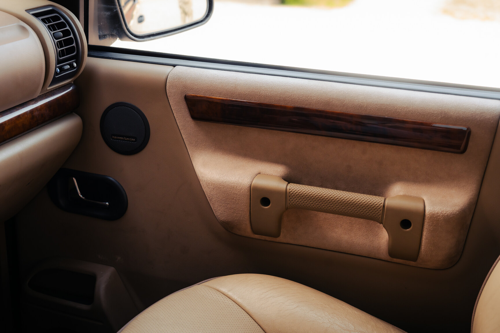 Interior image of 1999 Landrover Discovery II V8