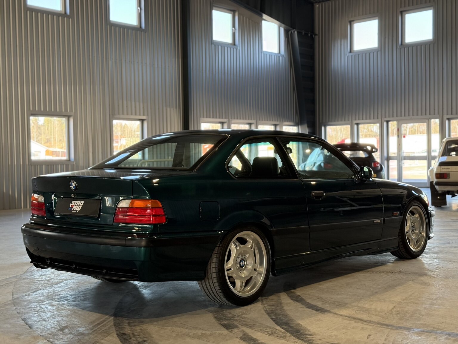 Exteriörbild på 1995 BMW 325i Coupé AVUS Edition "No Reserve Auction"