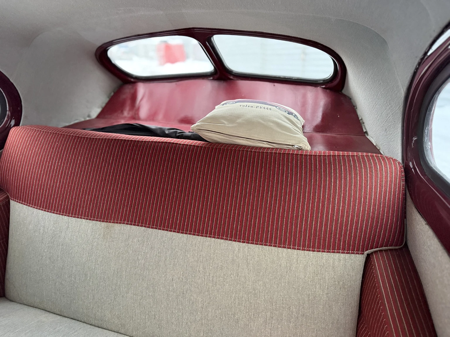 Interior image of 1953 Volvo PV444ES (10)
