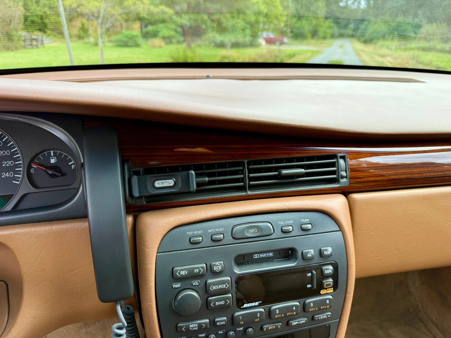 Innenraumfoto von 1997 Cadillac STS Seville 4.6 V8 (17)