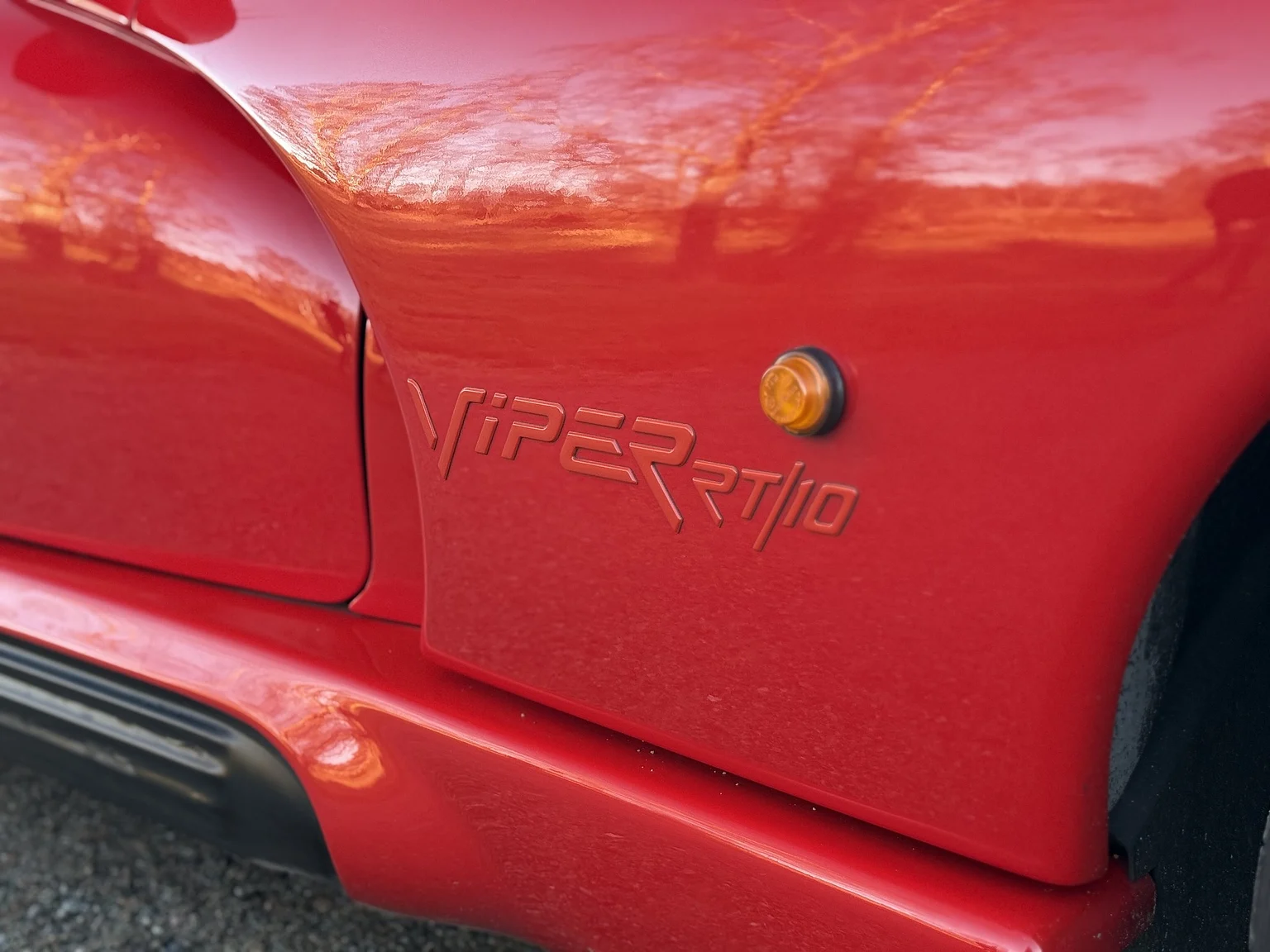 Exterior image of 1994 Chrysler Viper (25)