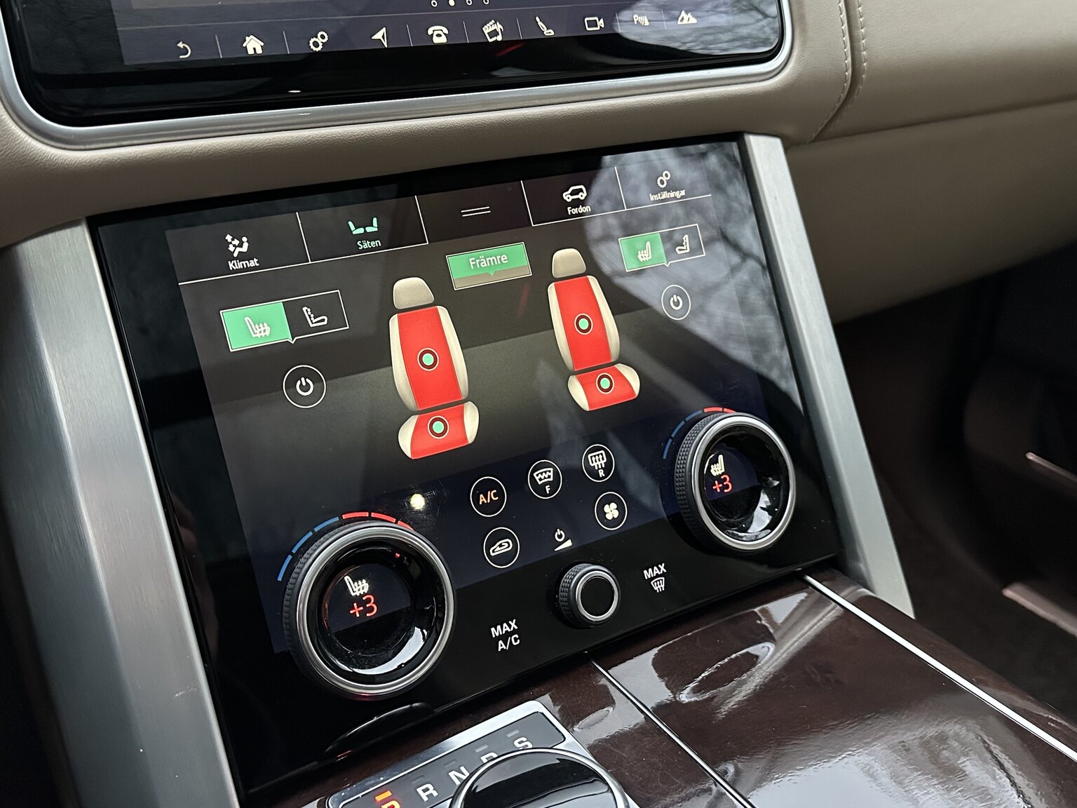 Interior image of 2019 Range Rover Vouge Autobiography SDV8