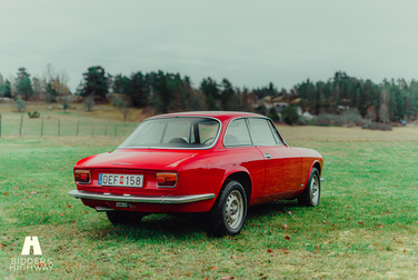 Exteriörbild på 1972 Alfa Romeo Giulia GT 1300 Junior