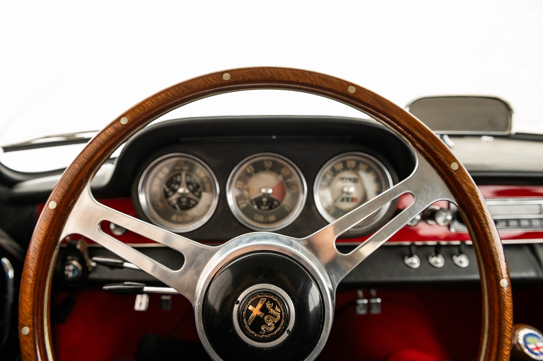 Interior image of 1962 Alfa Romeo Giulia Sprint 1600