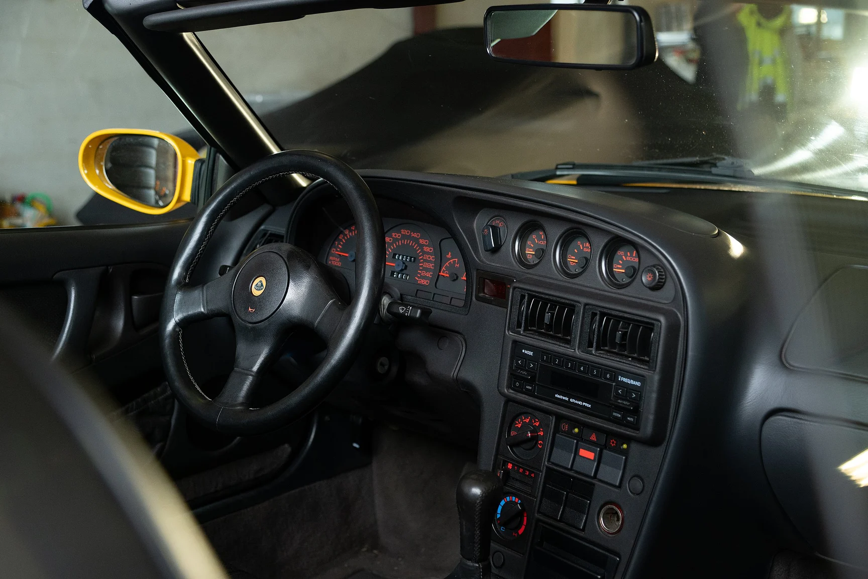 Interior image of 1995 Lotus Elan Roadster (6)