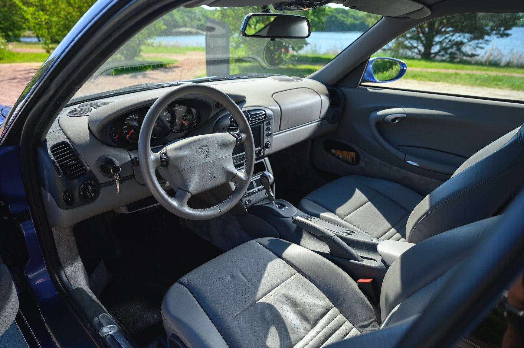 Interior image of 1998 Porsche 911 Carrera Tiptronic (1)