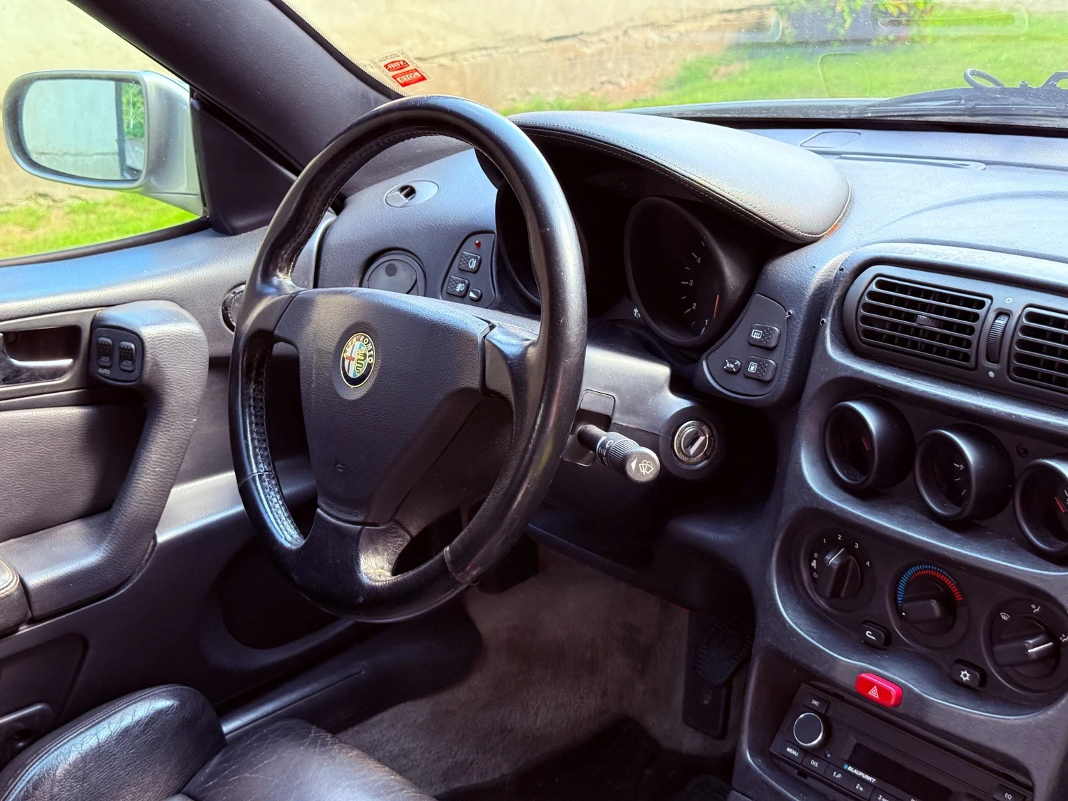 Innenraumfoto von 1997 Alfa Romeo GTV (45)