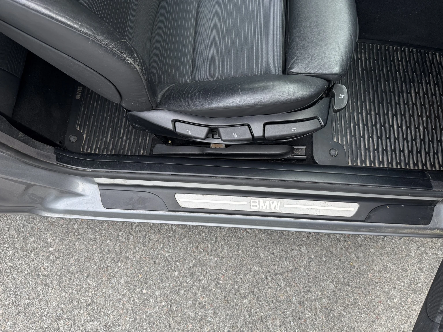 Innenraumfoto von 2005 BMW 320Ci (45)
