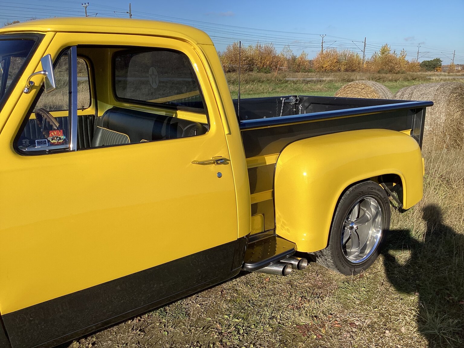 Exterior image of 1971 Dodge D100