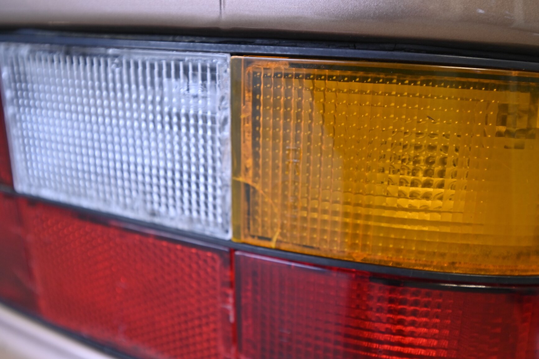 Exterior image of 1987 Porsche 944 Automat