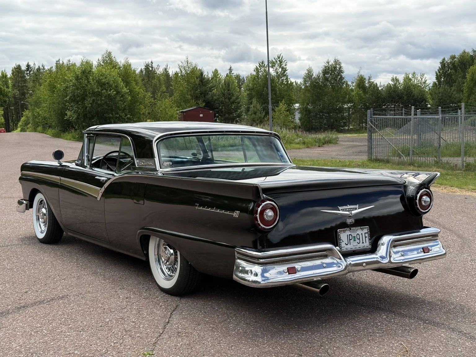 Exteriörbild på 1957 Ford Fairlane 500 Hardtop Cabriolet (13)