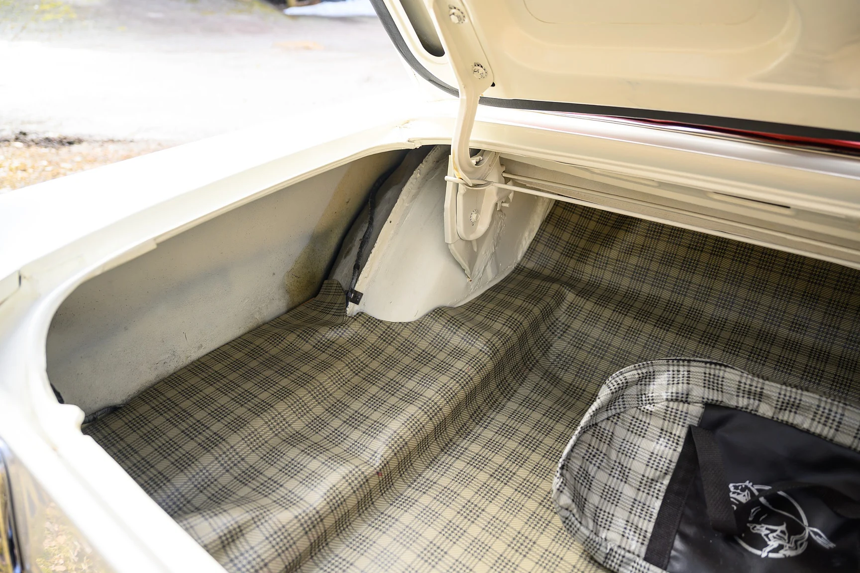 Exteriörbild på 1965 Ford Mustang GT Convertible (21)