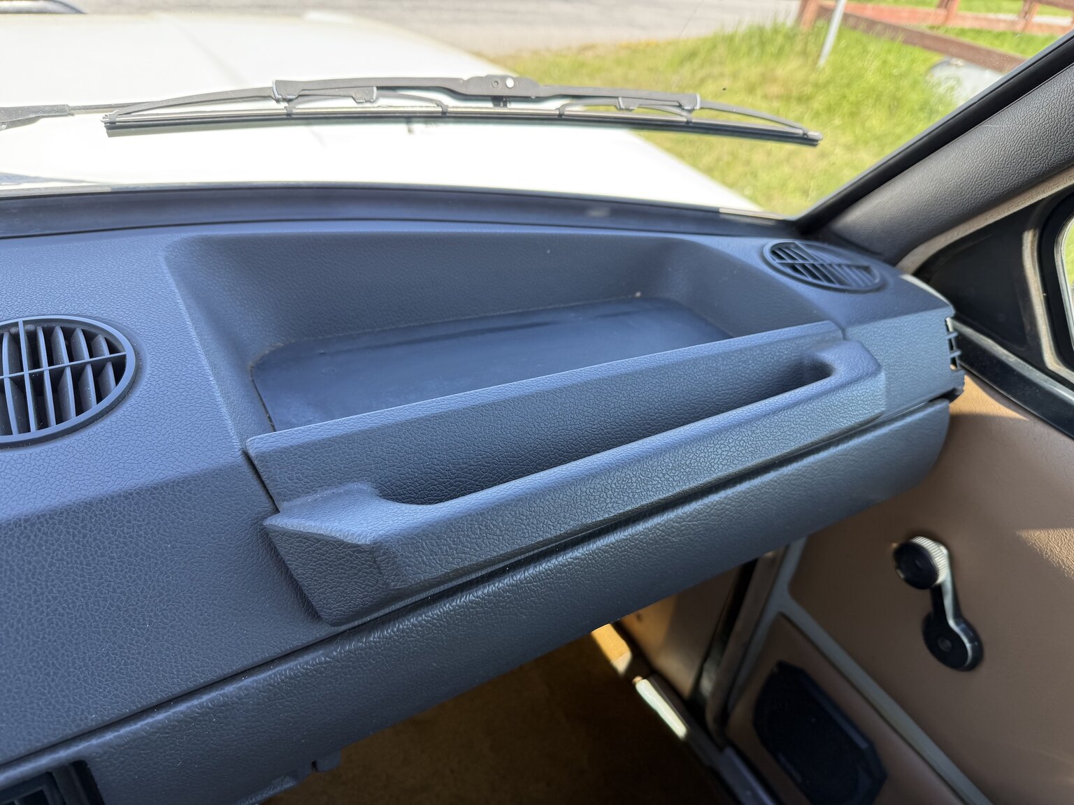 Interior image of 1985 Land Rover Range Rover 3.5 V8