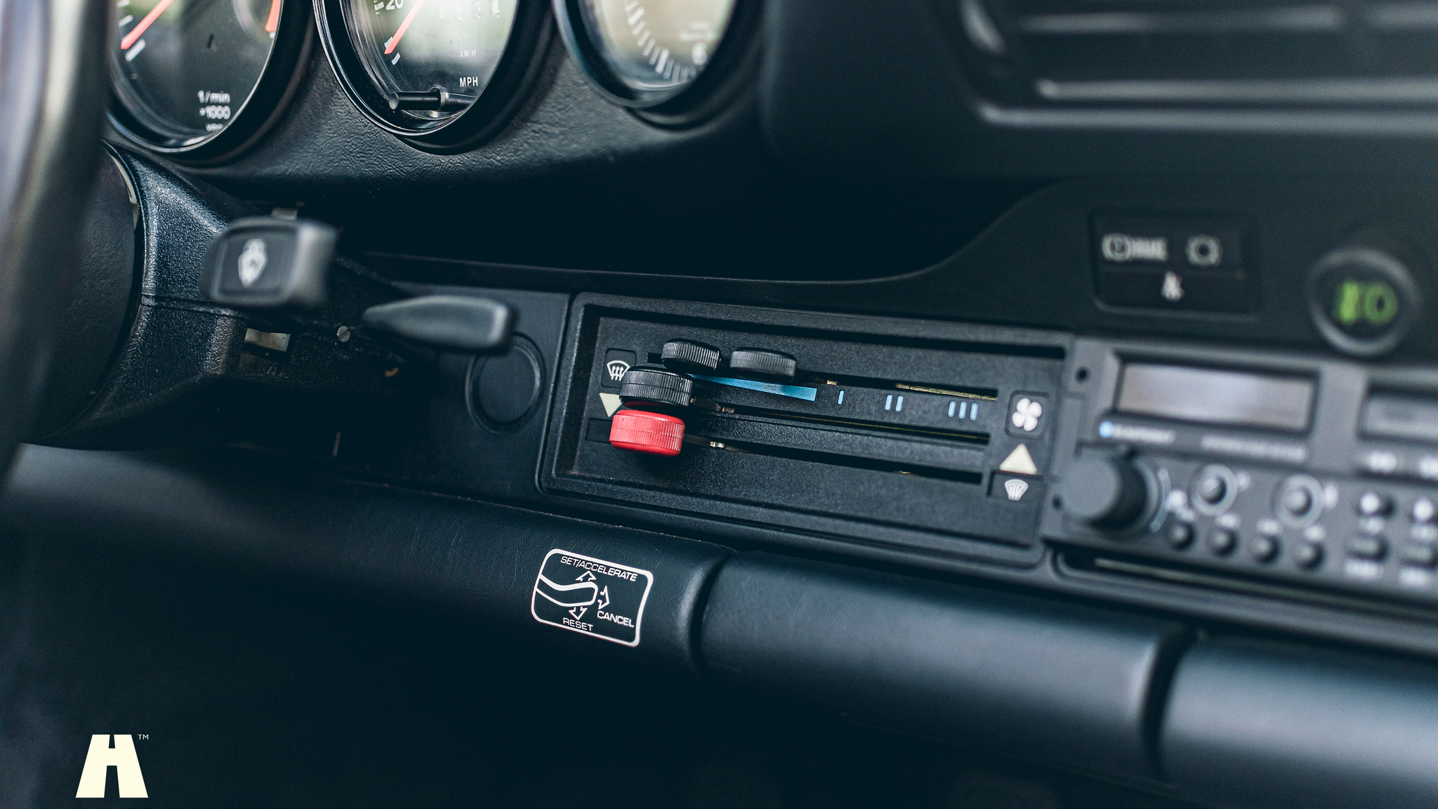 Innenraumfoto von 1989 Porsche 911 Carrera 3.2 Targa (39)