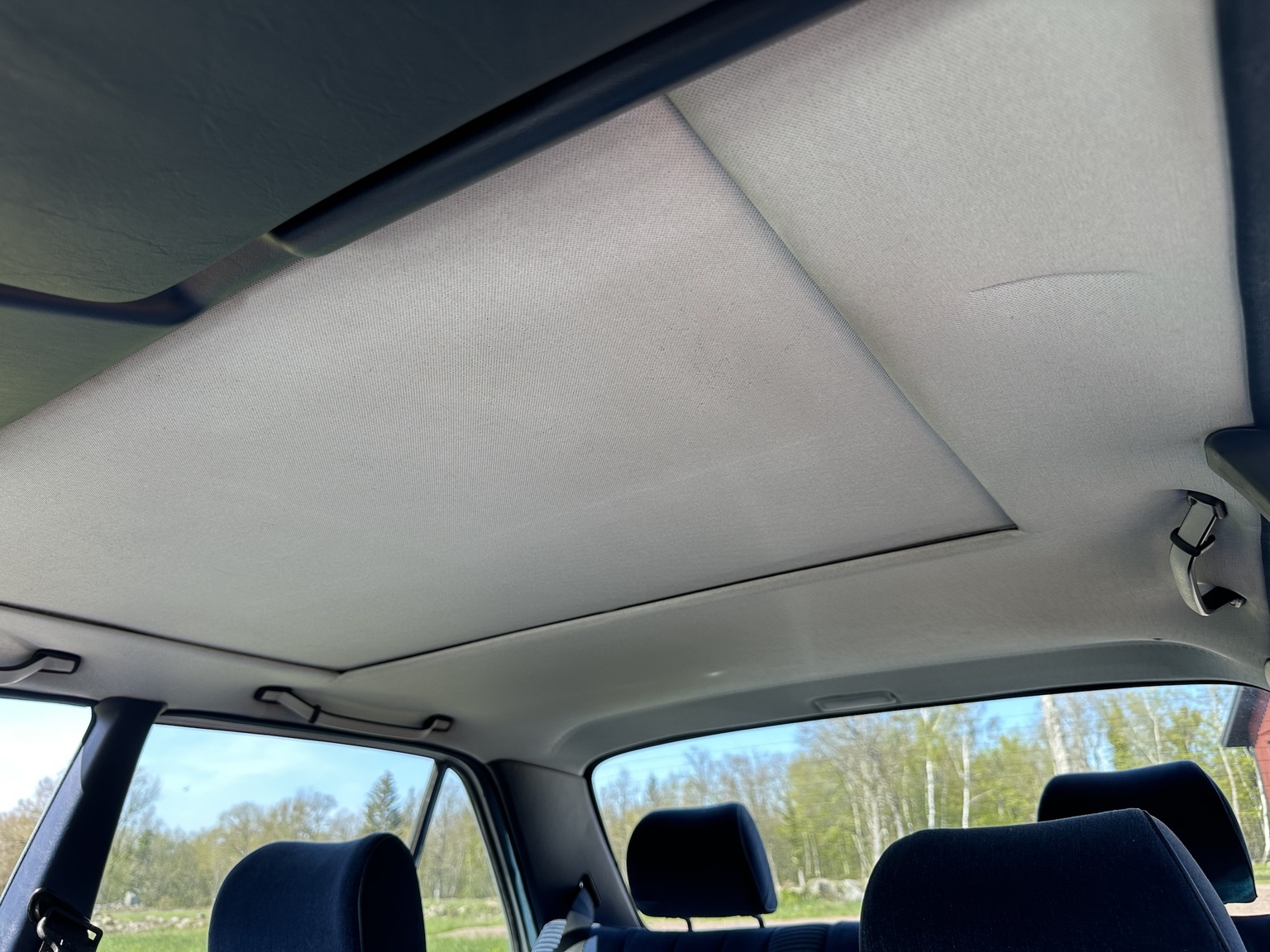 Interior image of 1985 Mercedes-Benz 200