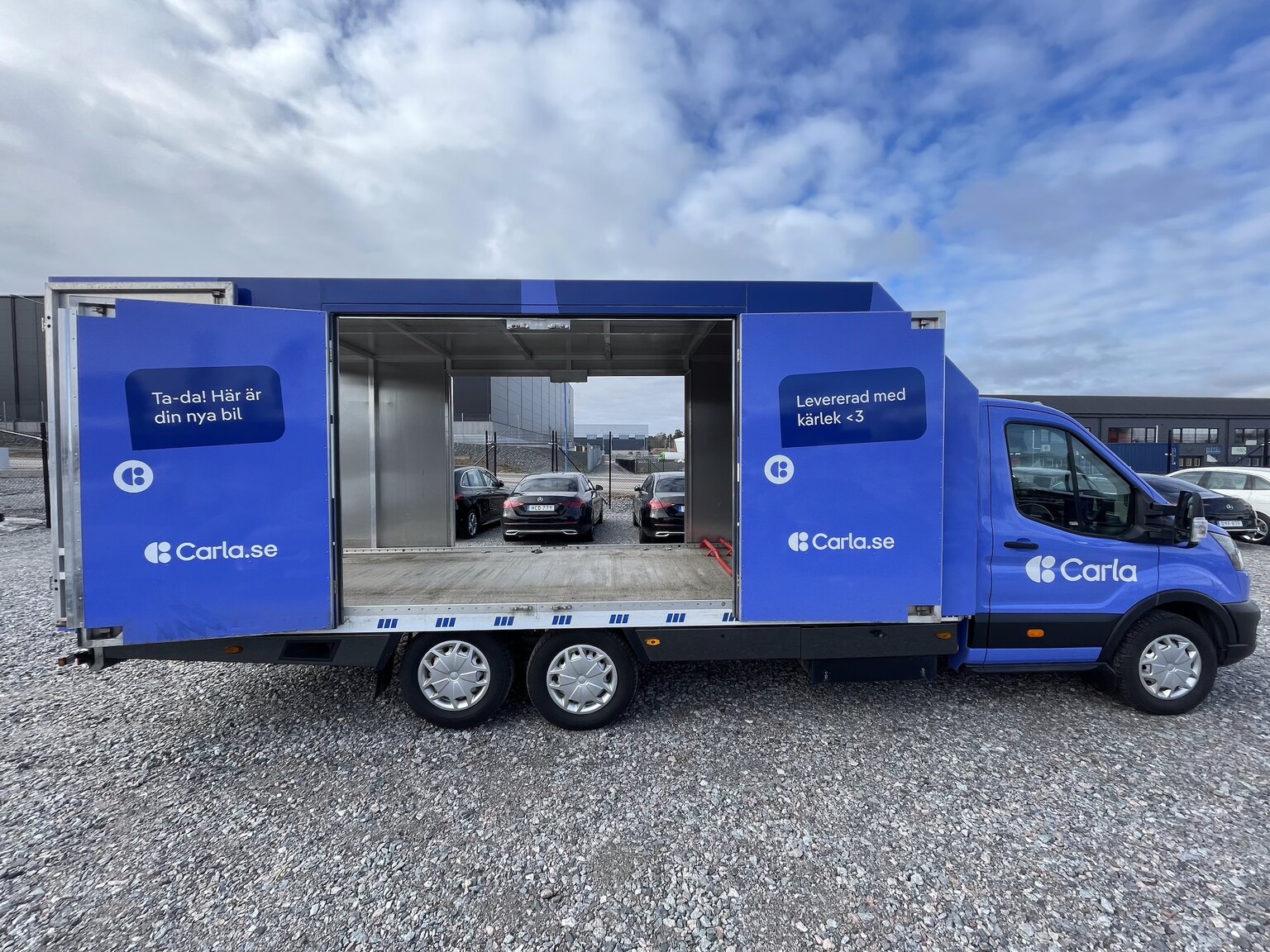 Exteriörbild på 2022 Ford Transit fordonstransport