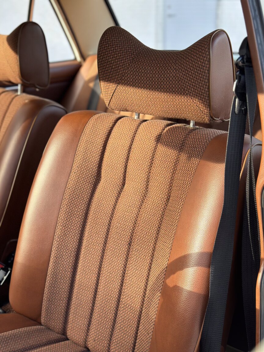 Interiörbild 1975 Mercedes Benz 200