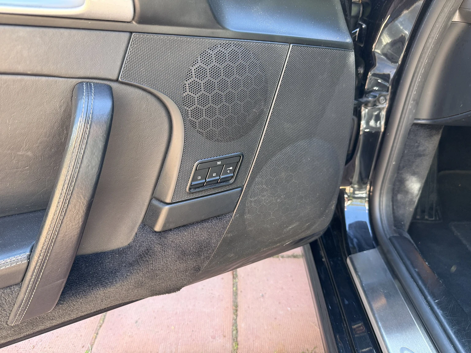 Interior image of 2008 Porsche 911 Carrera 4 (36)