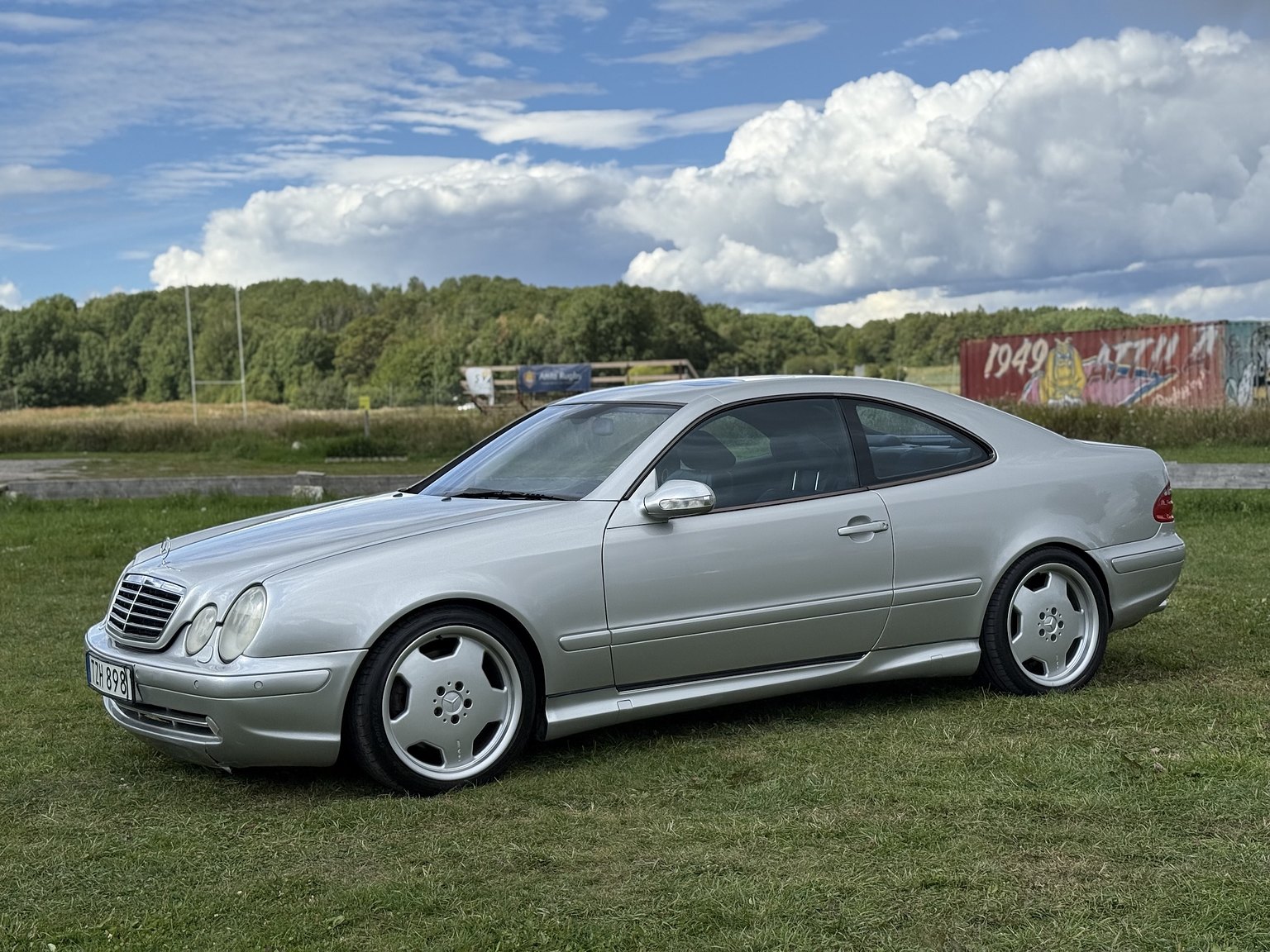 Exterior image of 2000 Mercedes-Benz CLK 55 AMG Coupé