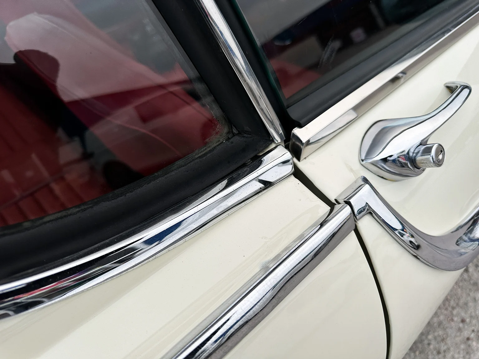 Exterior image of 1964 Volvo P 1800S (107)