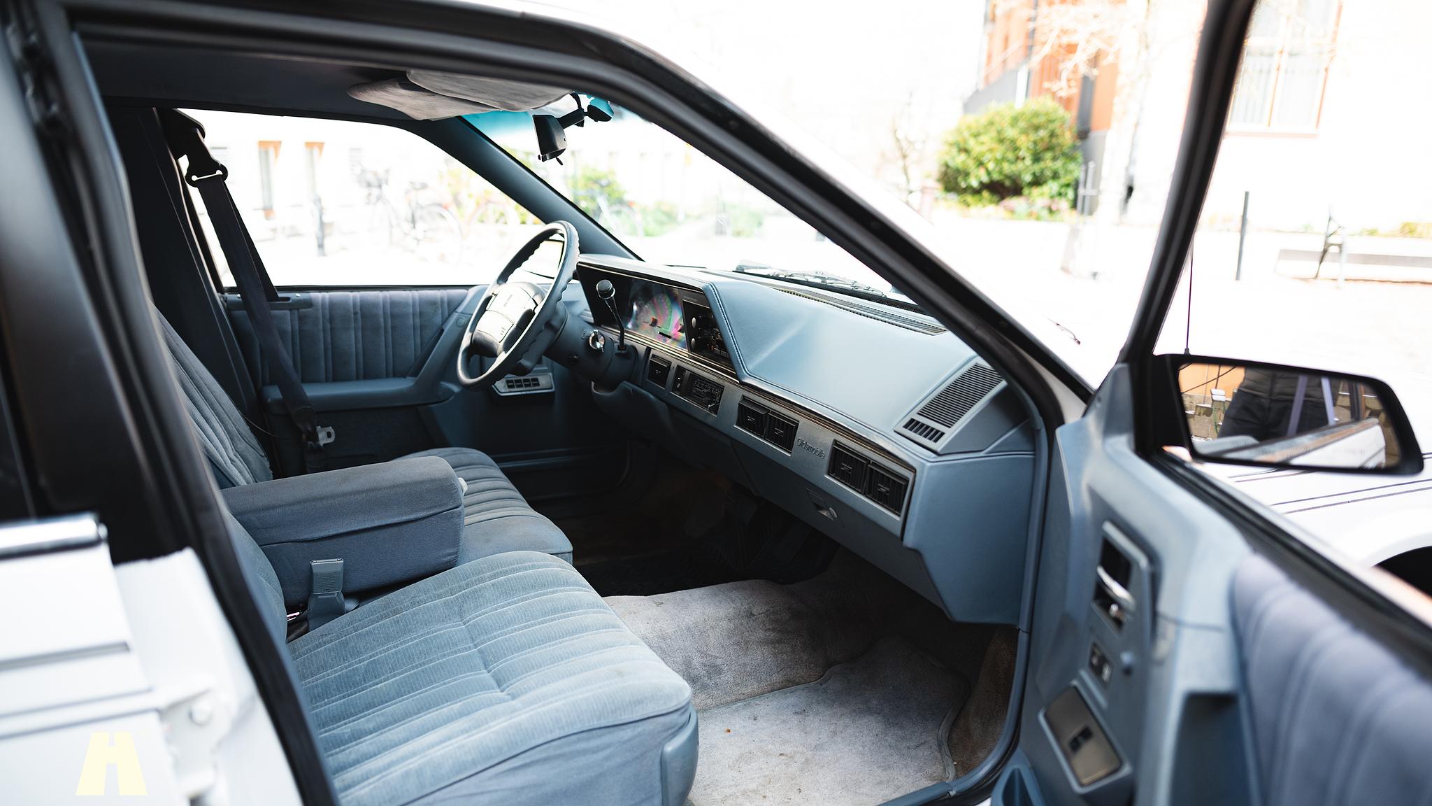 Interior image of 1994 Oldsmobile Cutlass Ciera Sedan 3.1 (26)