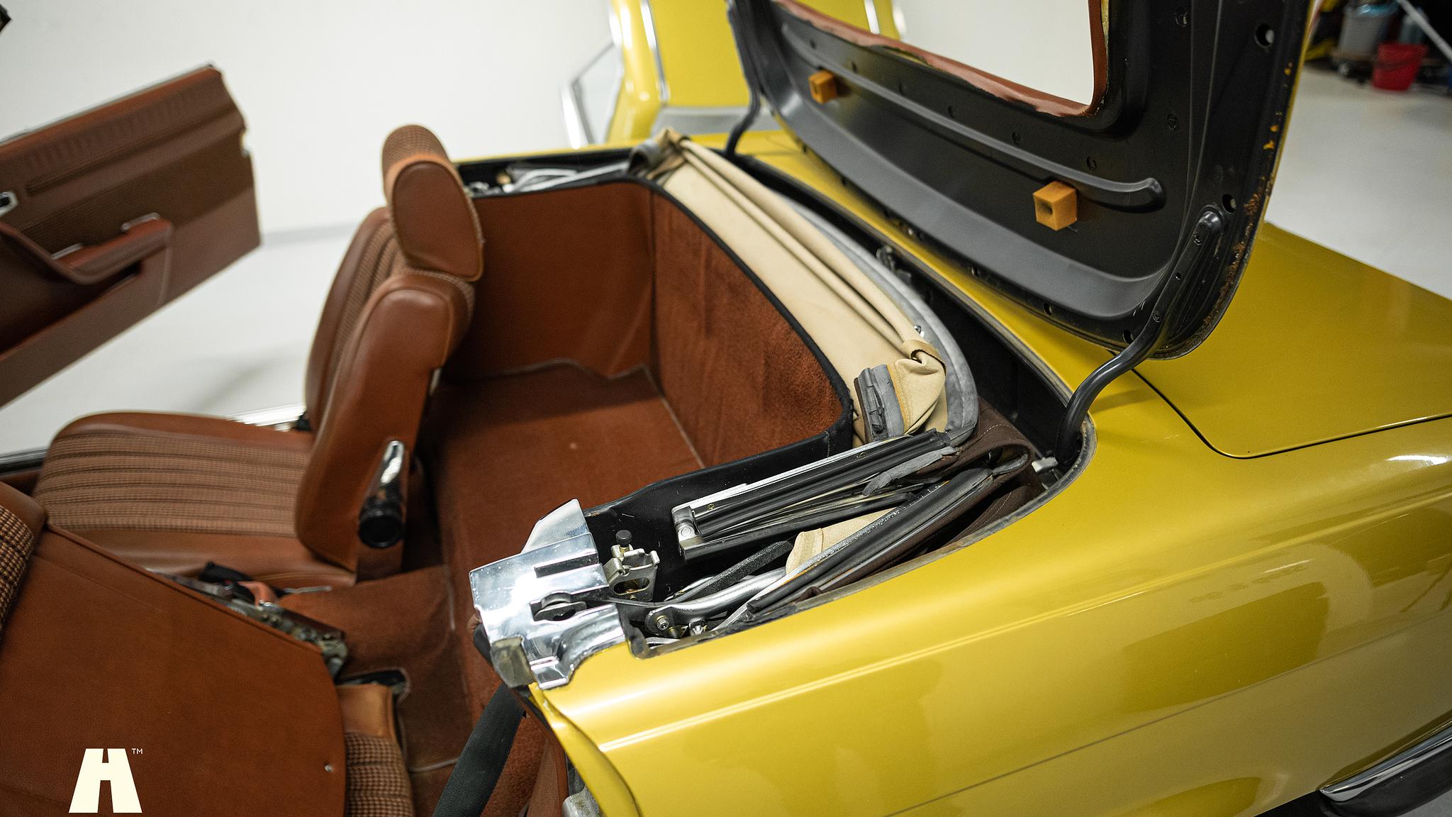 Aussenfoto 1975 Mercedes SL 350