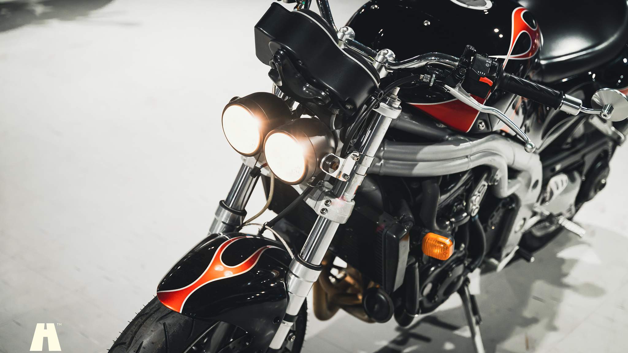 Exterior image of 2001 Triumph Speed Triple (9)