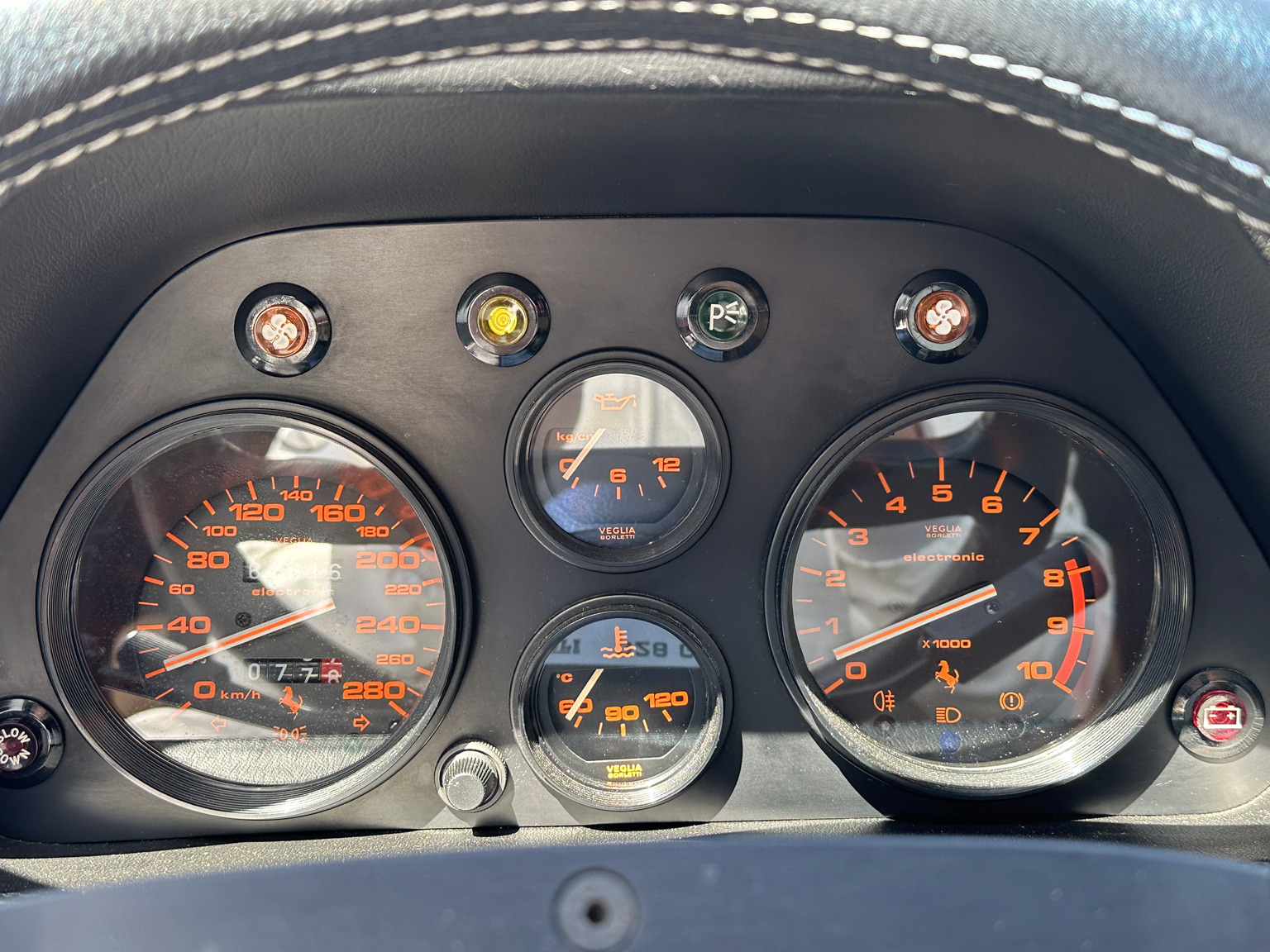 Interiörbild 1988 Ferrari 328 GTB